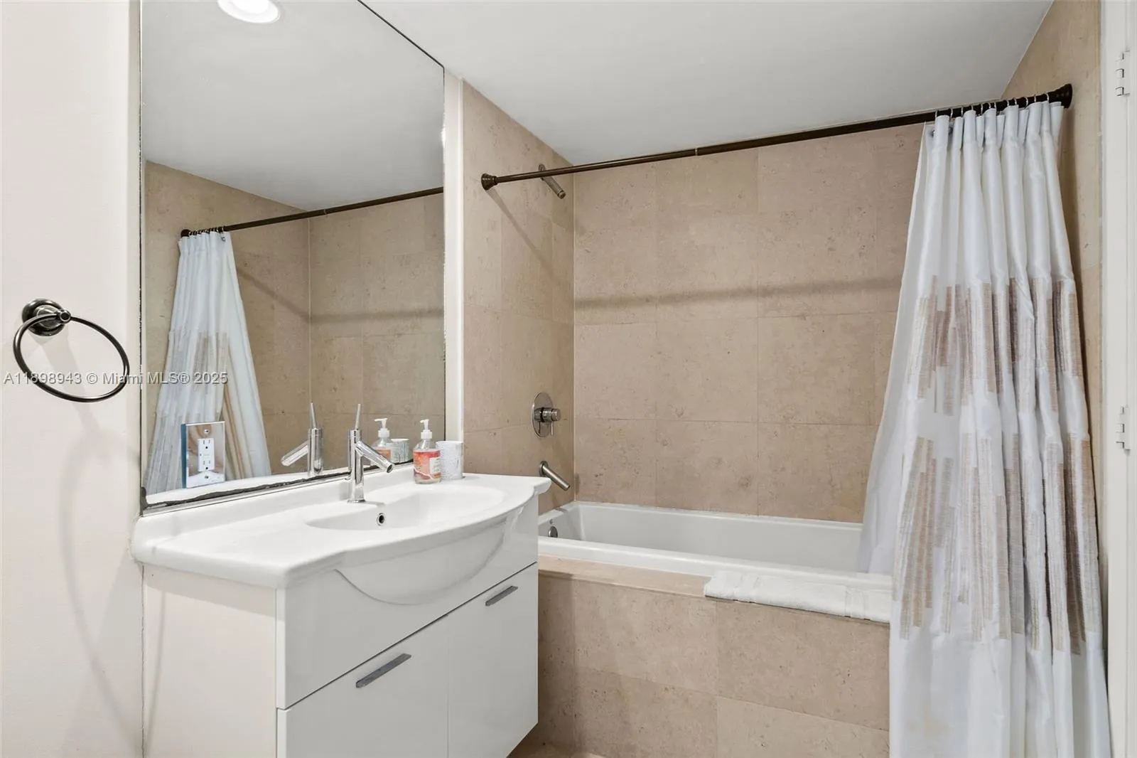 485 Brickell Ave, #2611