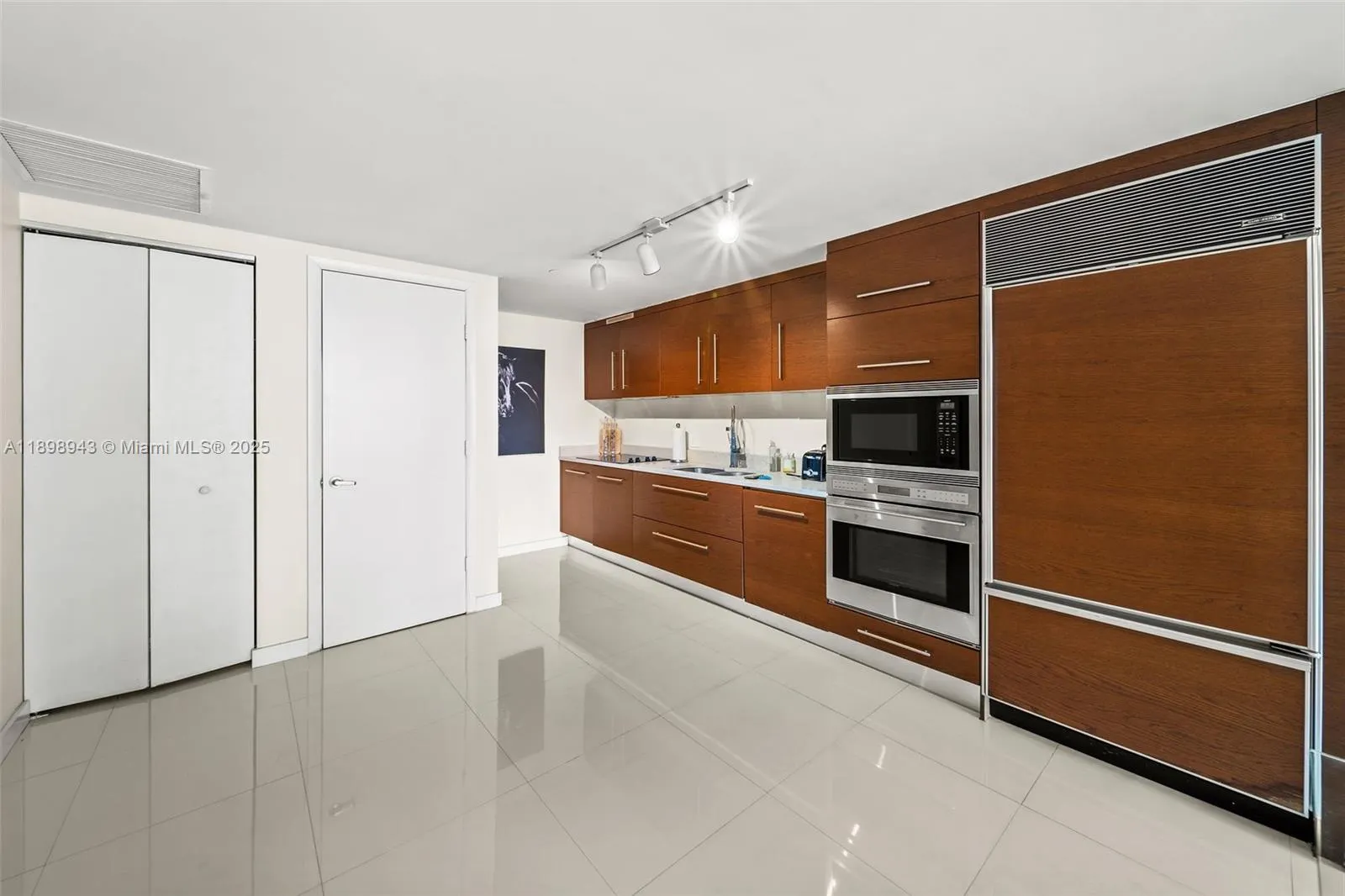 485 Brickell Ave, #2611