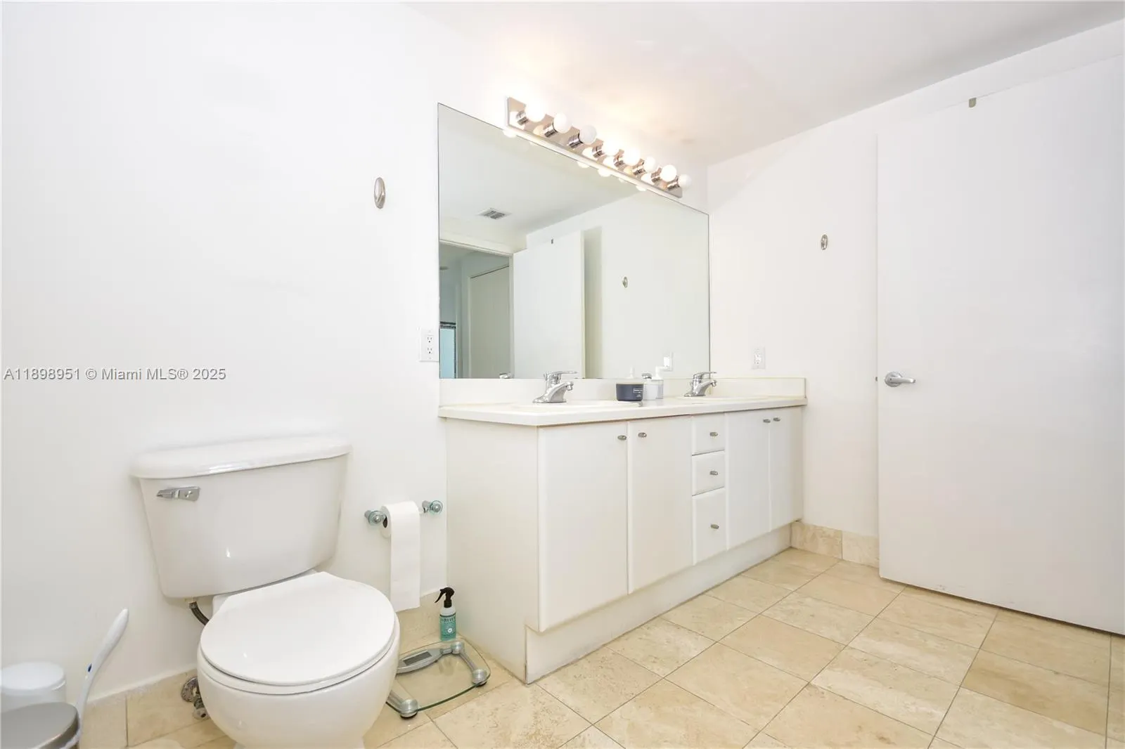 2475 Brickell Ave, #1608