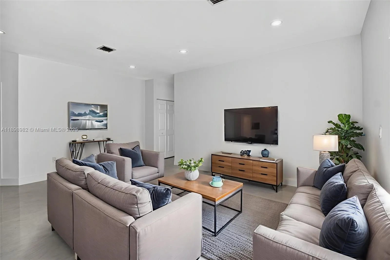 11244 NW 58th Ter