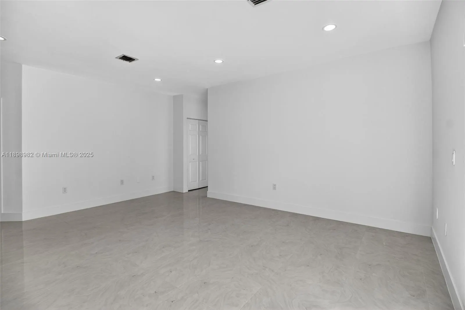 11244 NW 58th Ter