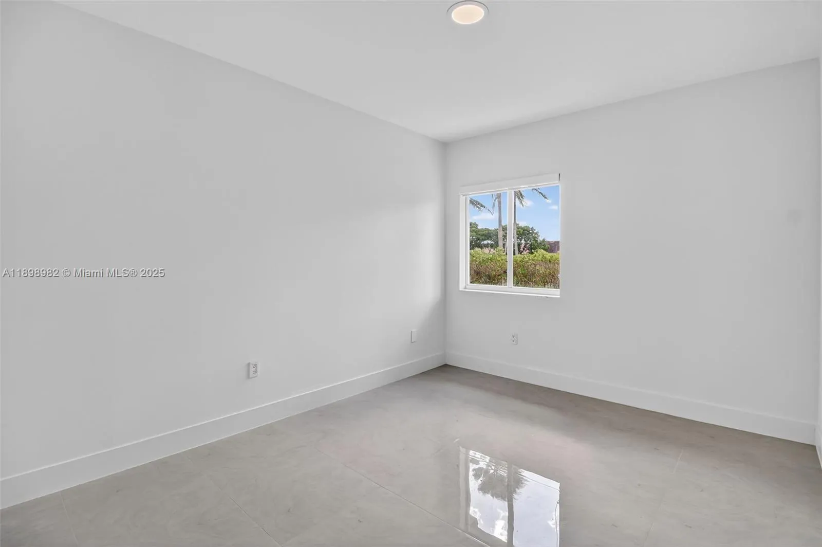 11244 NW 58th Ter