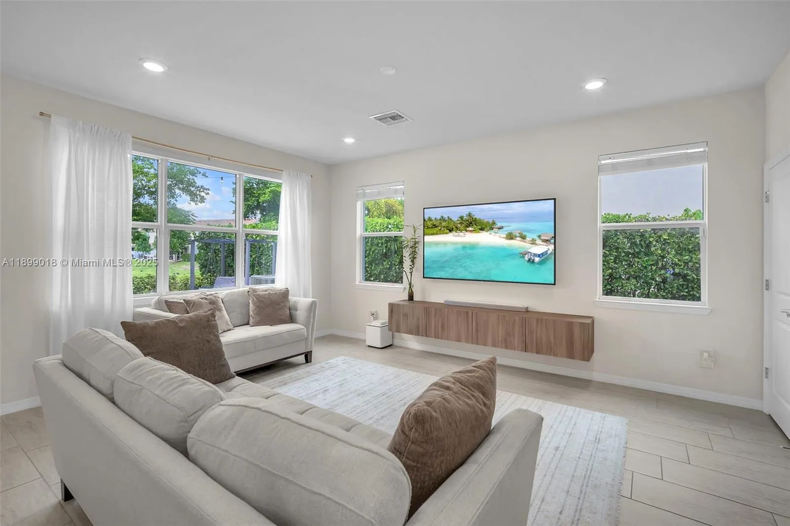 1436 Silk Oak Dr