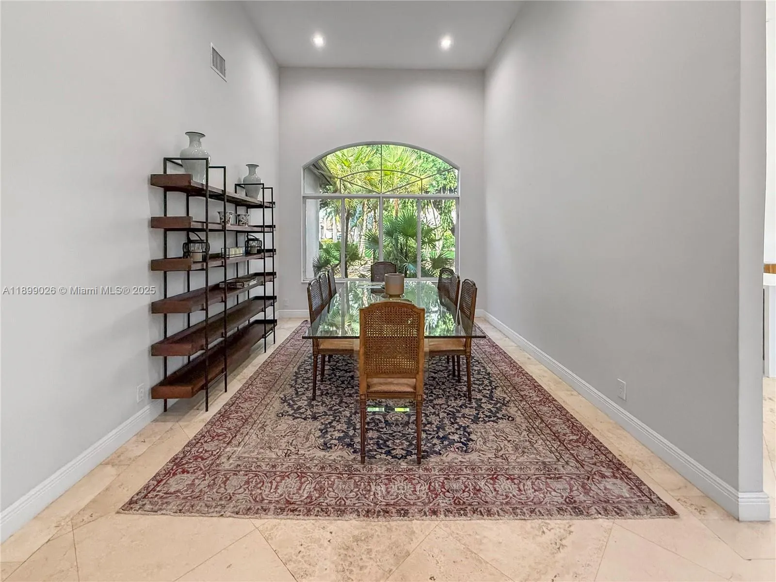 2514 Poinciana Dr