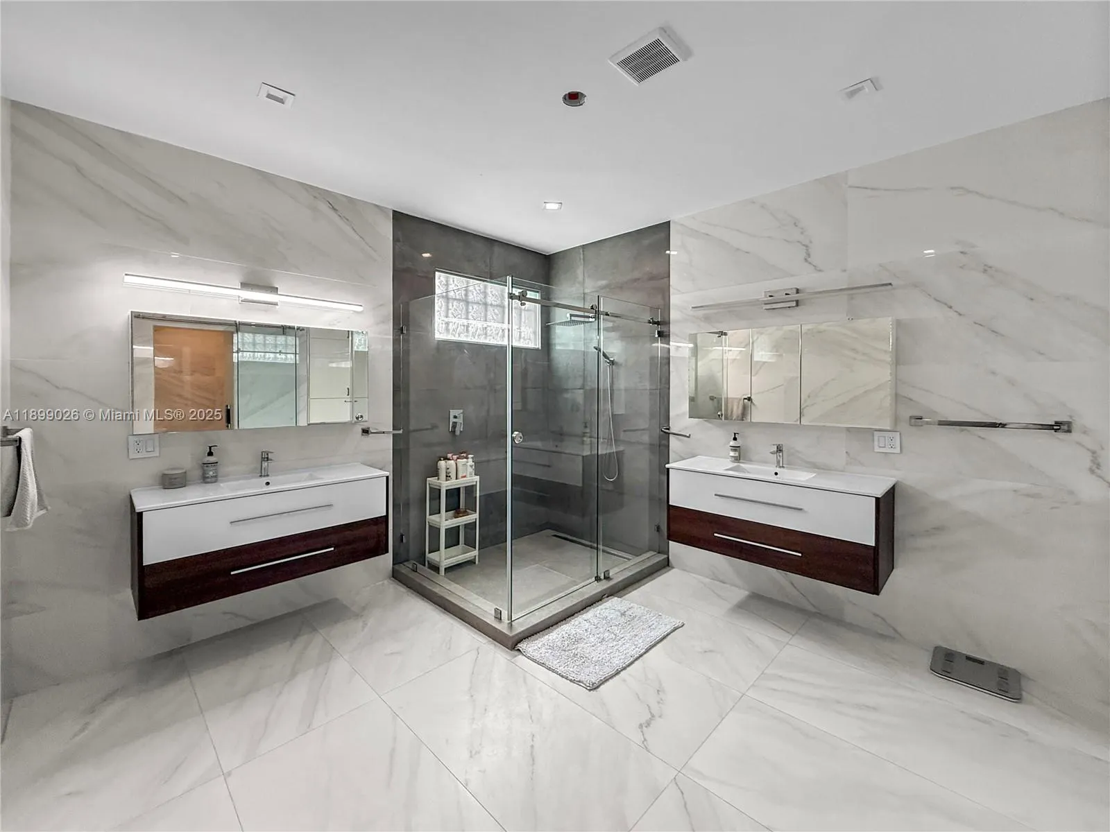 2514 Poinciana Dr