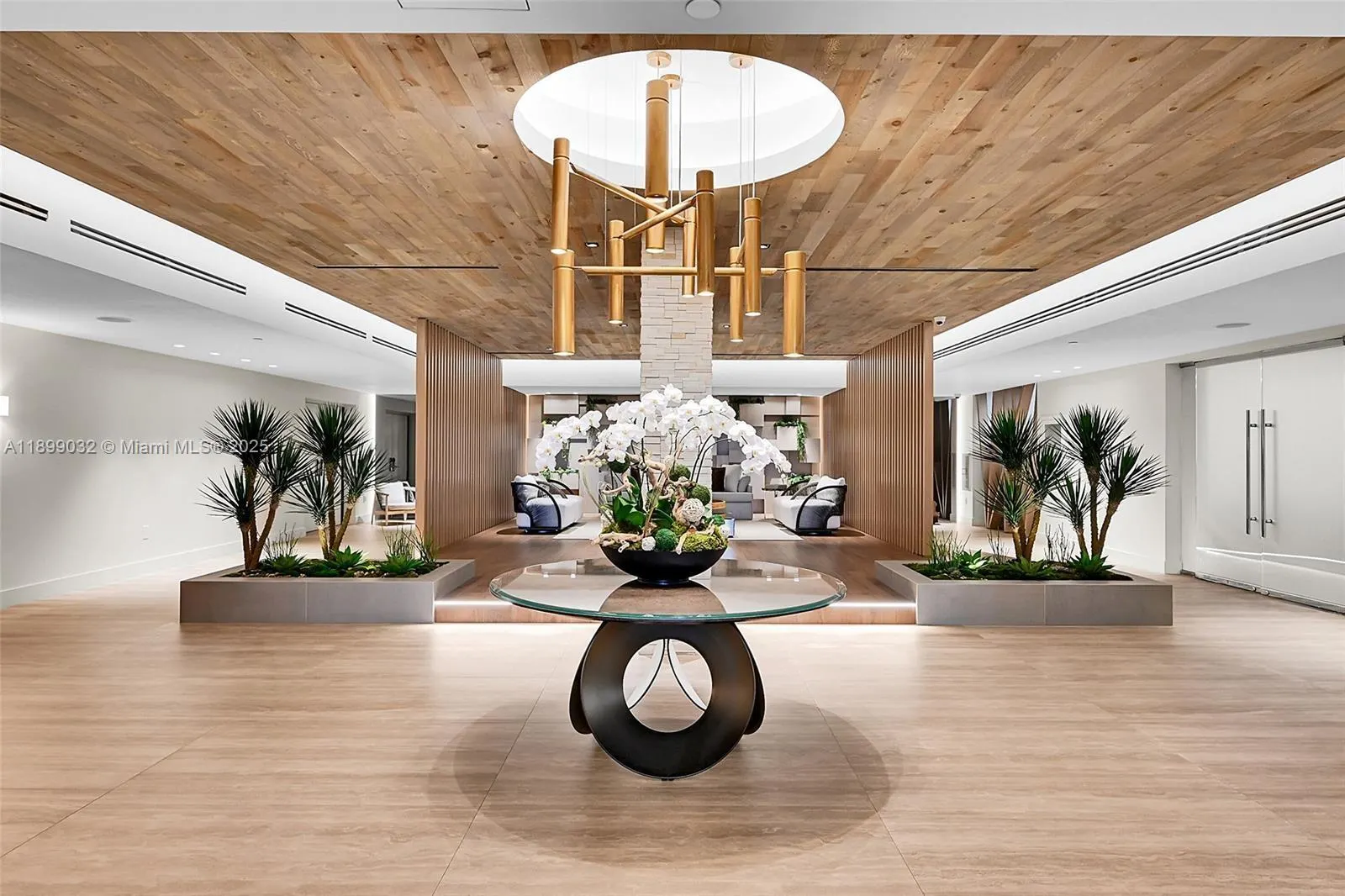 2301 Collins Ave, #736