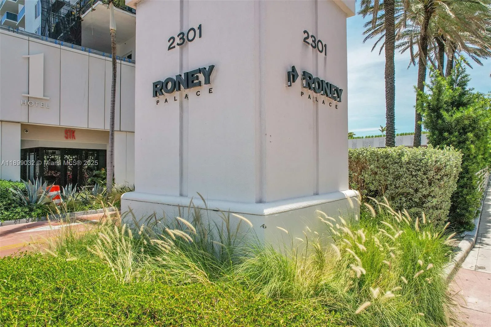 2301 Collins Ave, #736