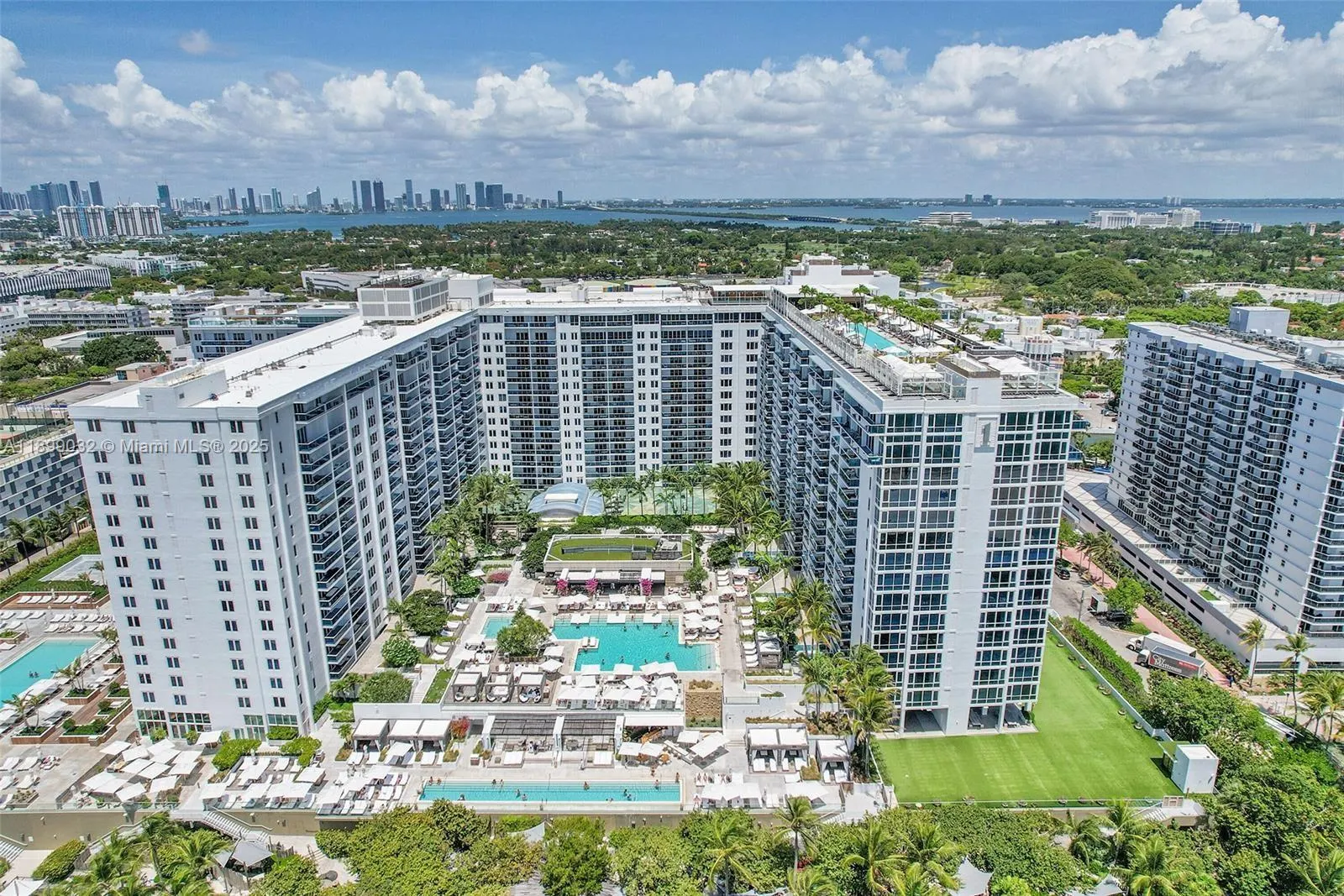 2301 Collins Ave, #736