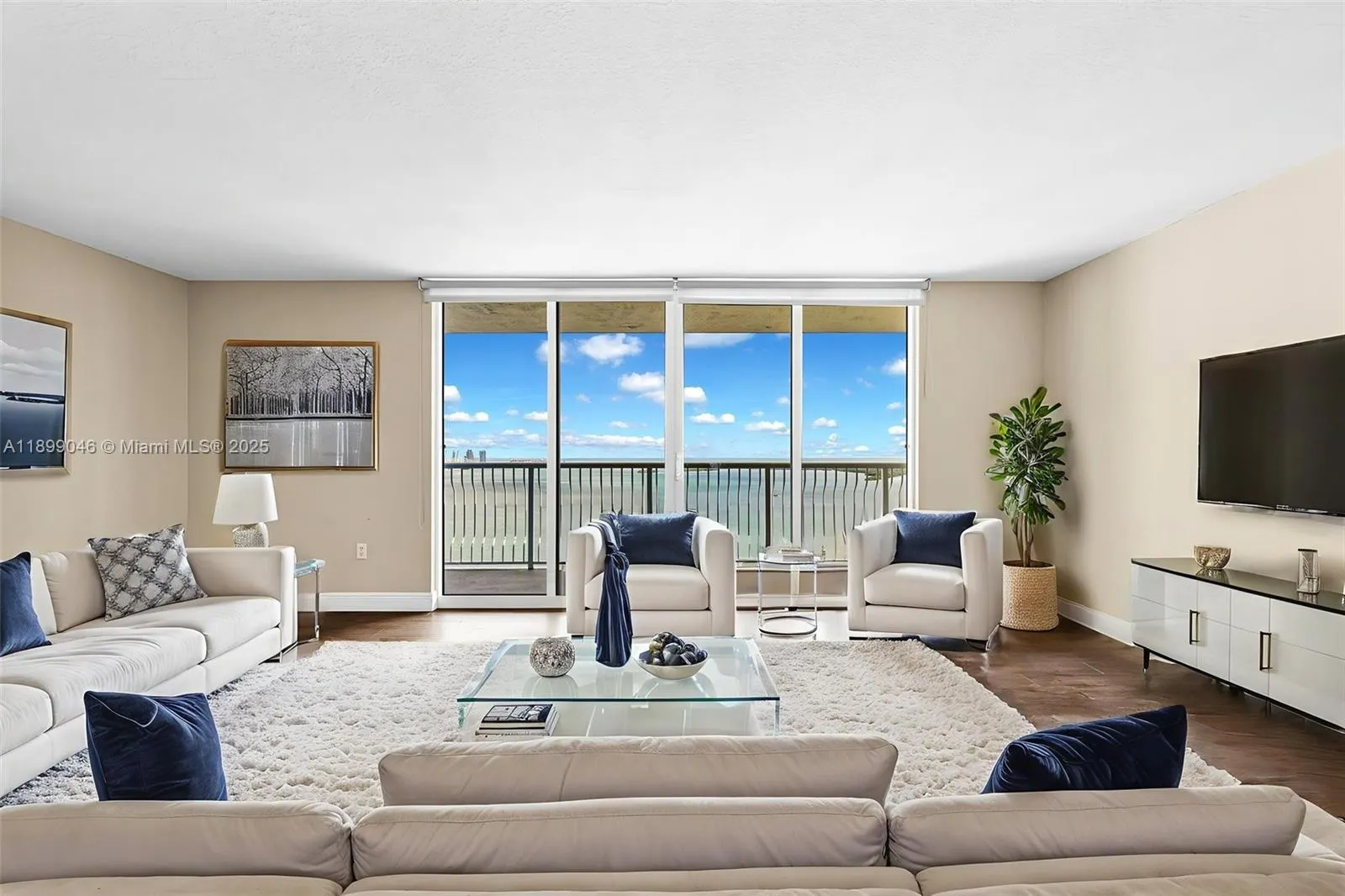 1200 Brickell Bay Dr, #3501