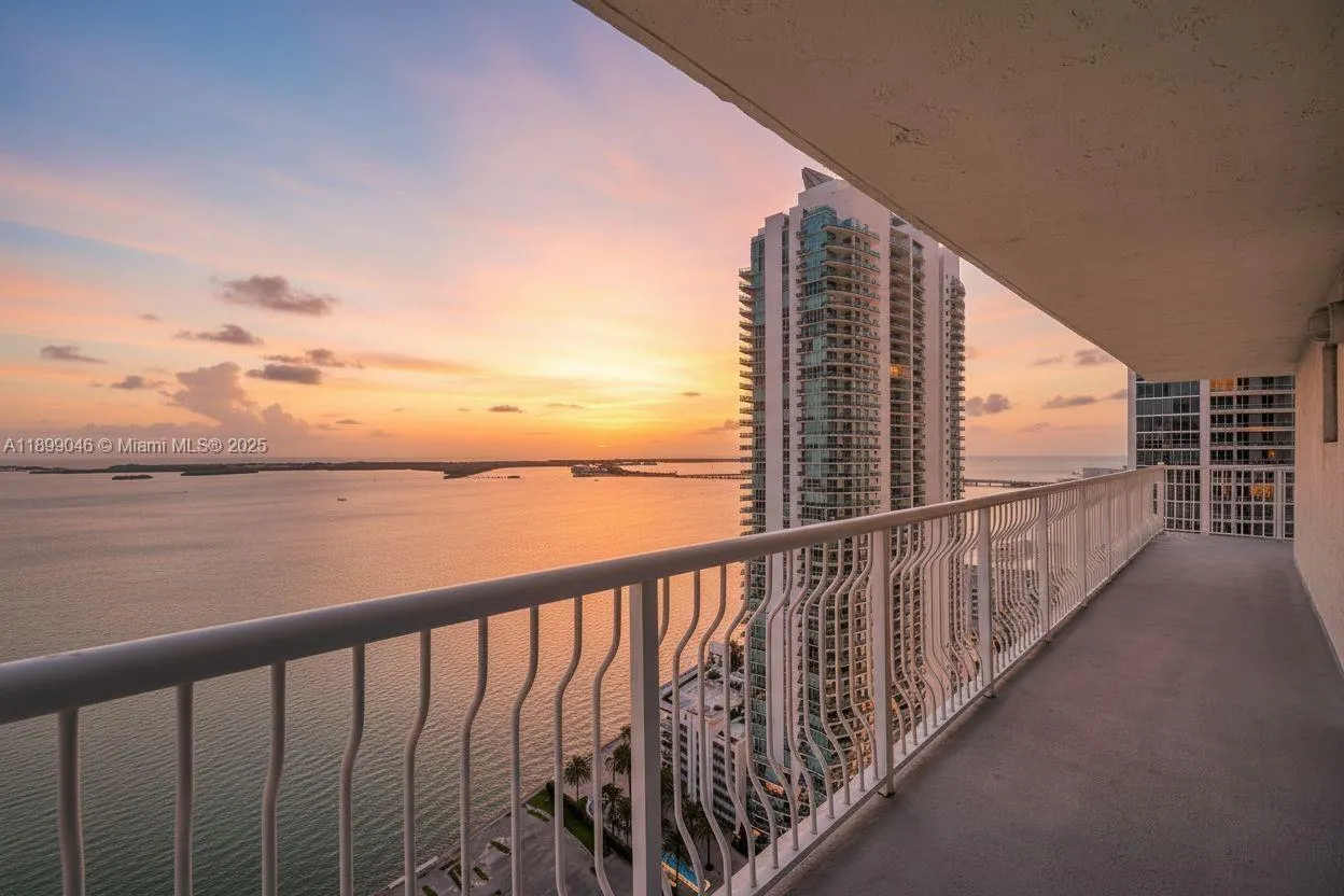1200 Brickell Bay Dr, #3501