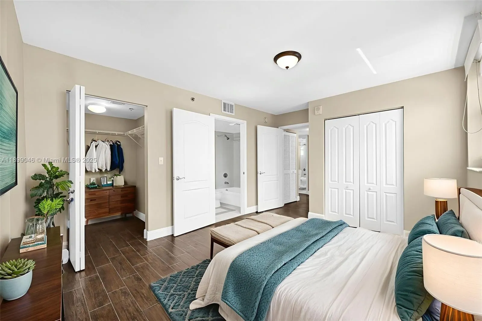 1200 Brickell Bay Dr, #3501