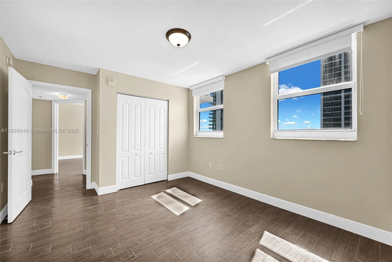1200 Brickell Bay Dr, #3501