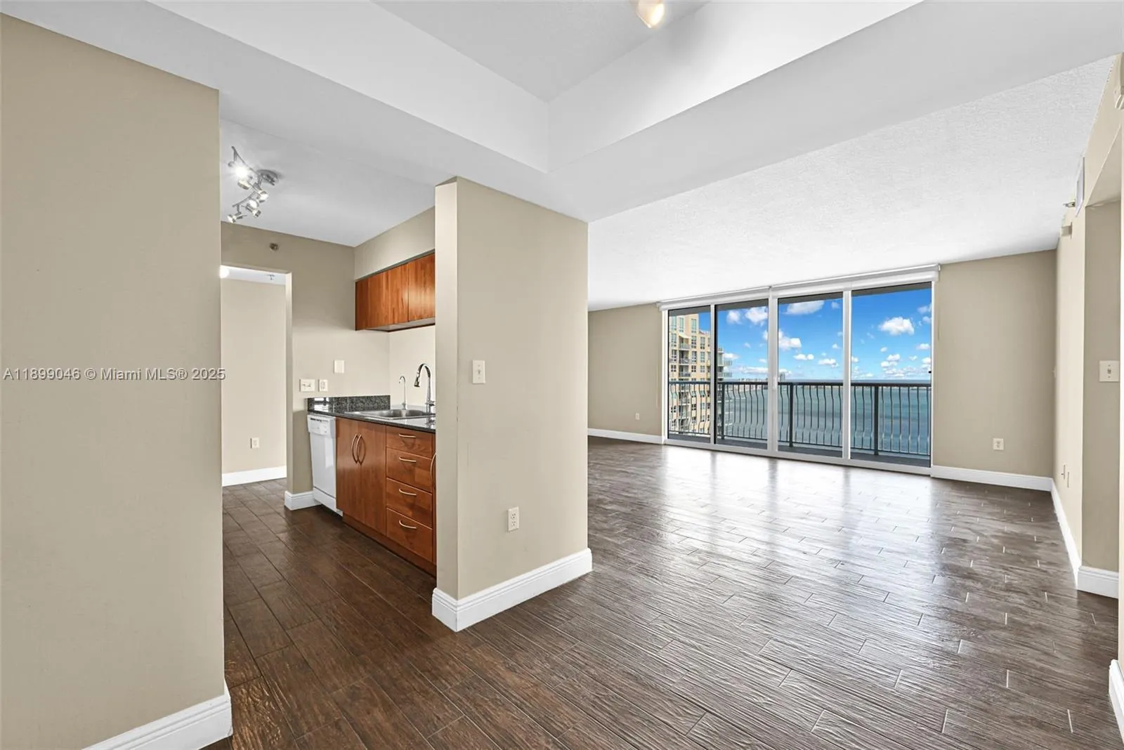 1200 Brickell Bay Dr, #3501