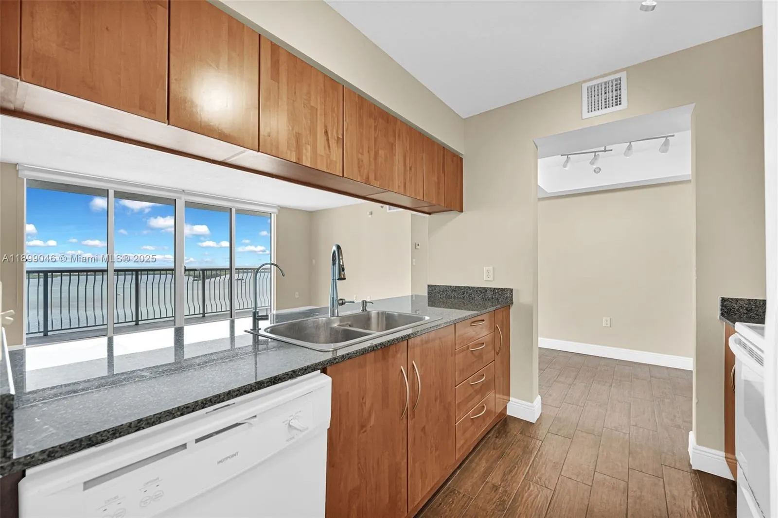 1200 Brickell Bay Dr, #3501