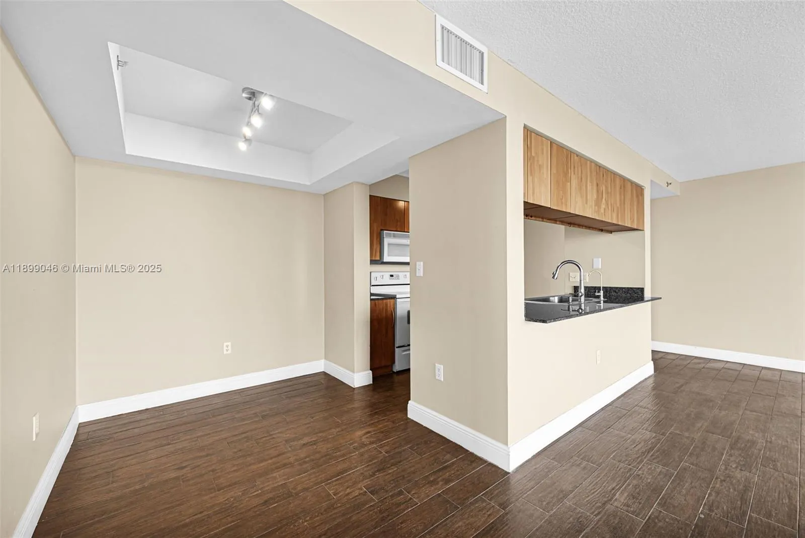 1200 Brickell Bay Dr, #3501