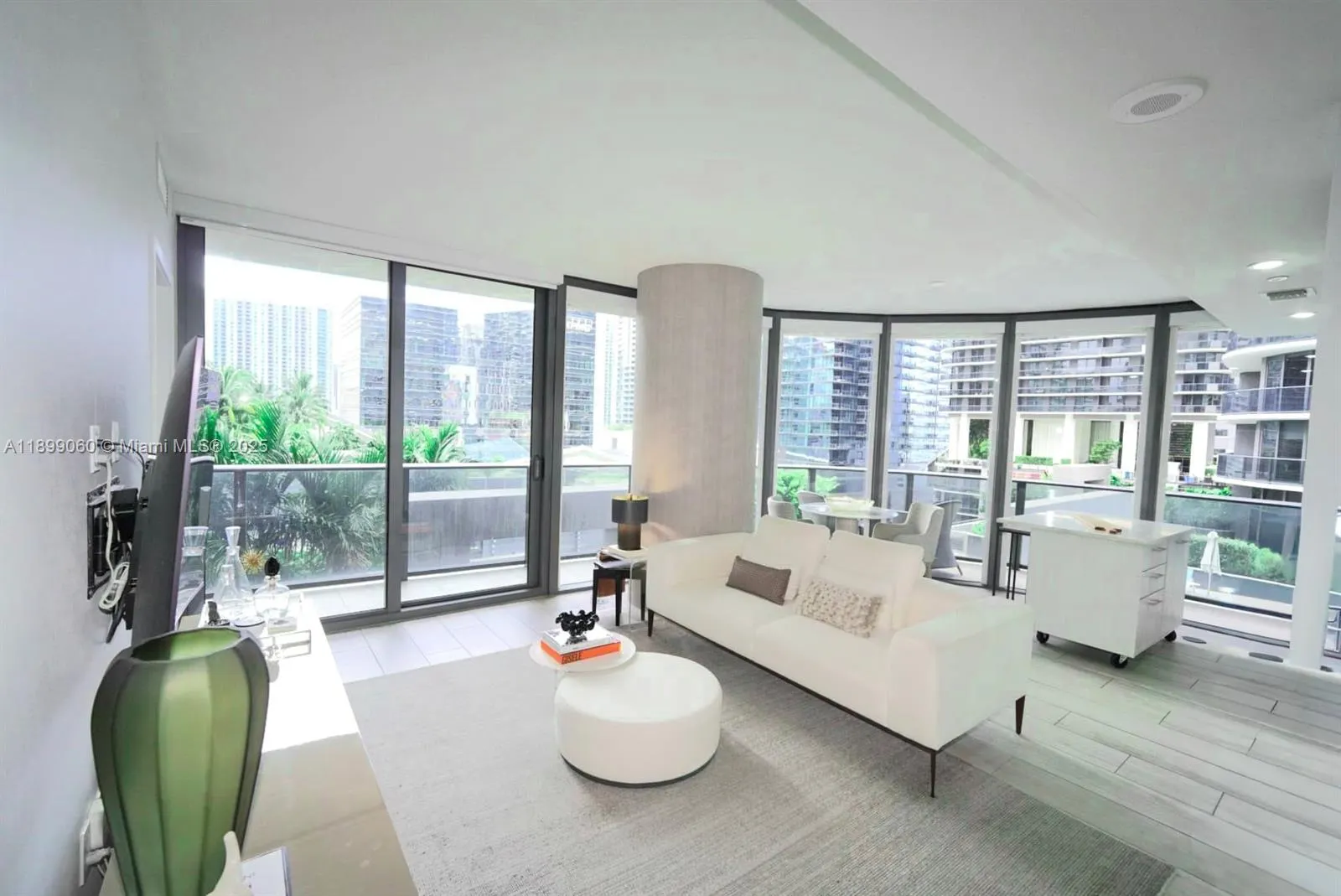 55 SW 9th St, #1001