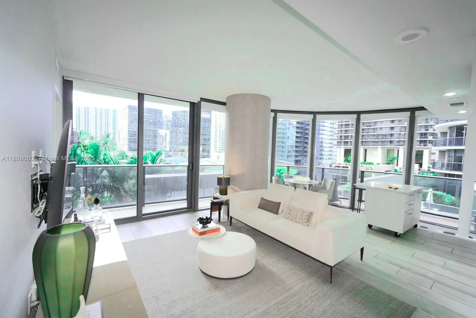 55 SW 9th St, #1001