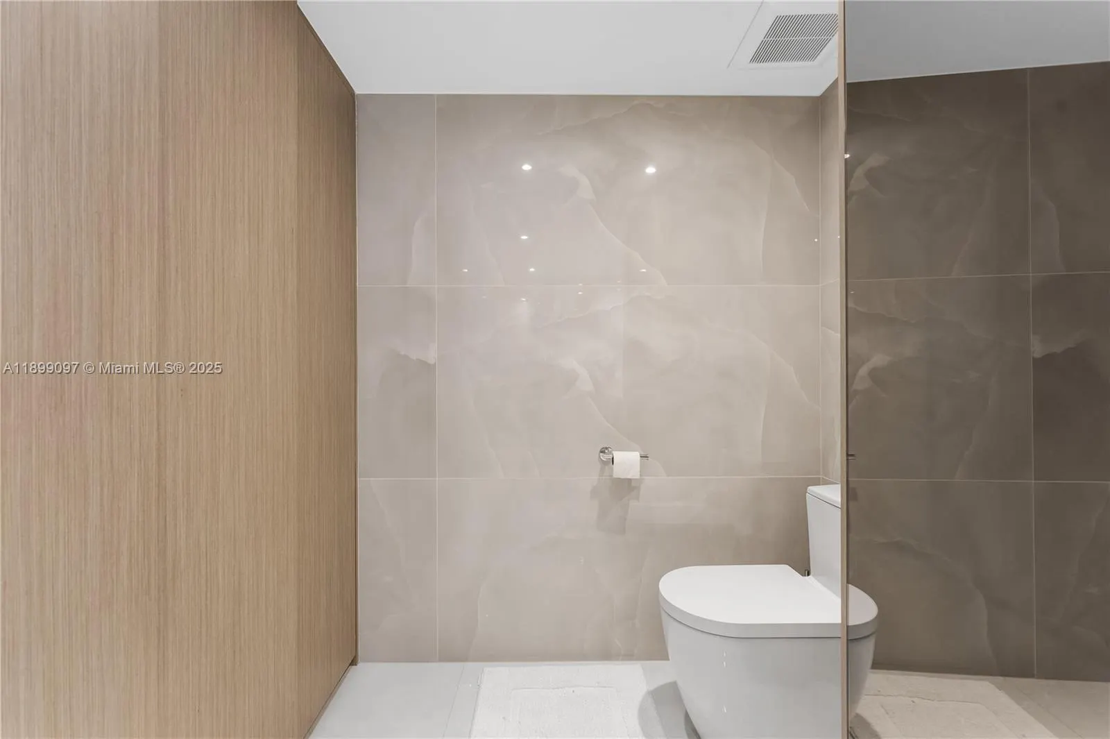 20191 E Country Club Dr, #1603