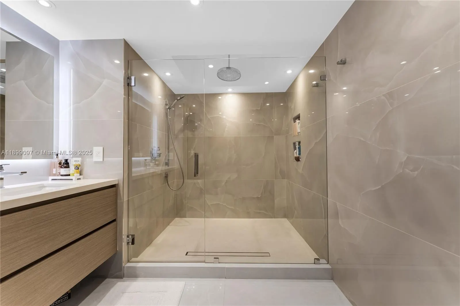 20191 E Country Club Dr, #1603