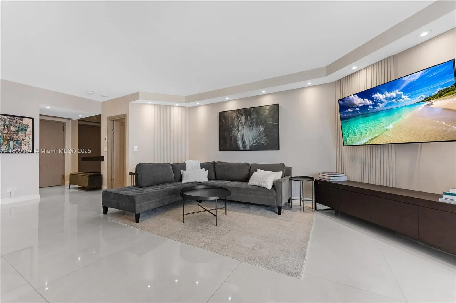 20191 E Country Club Dr, #1603
