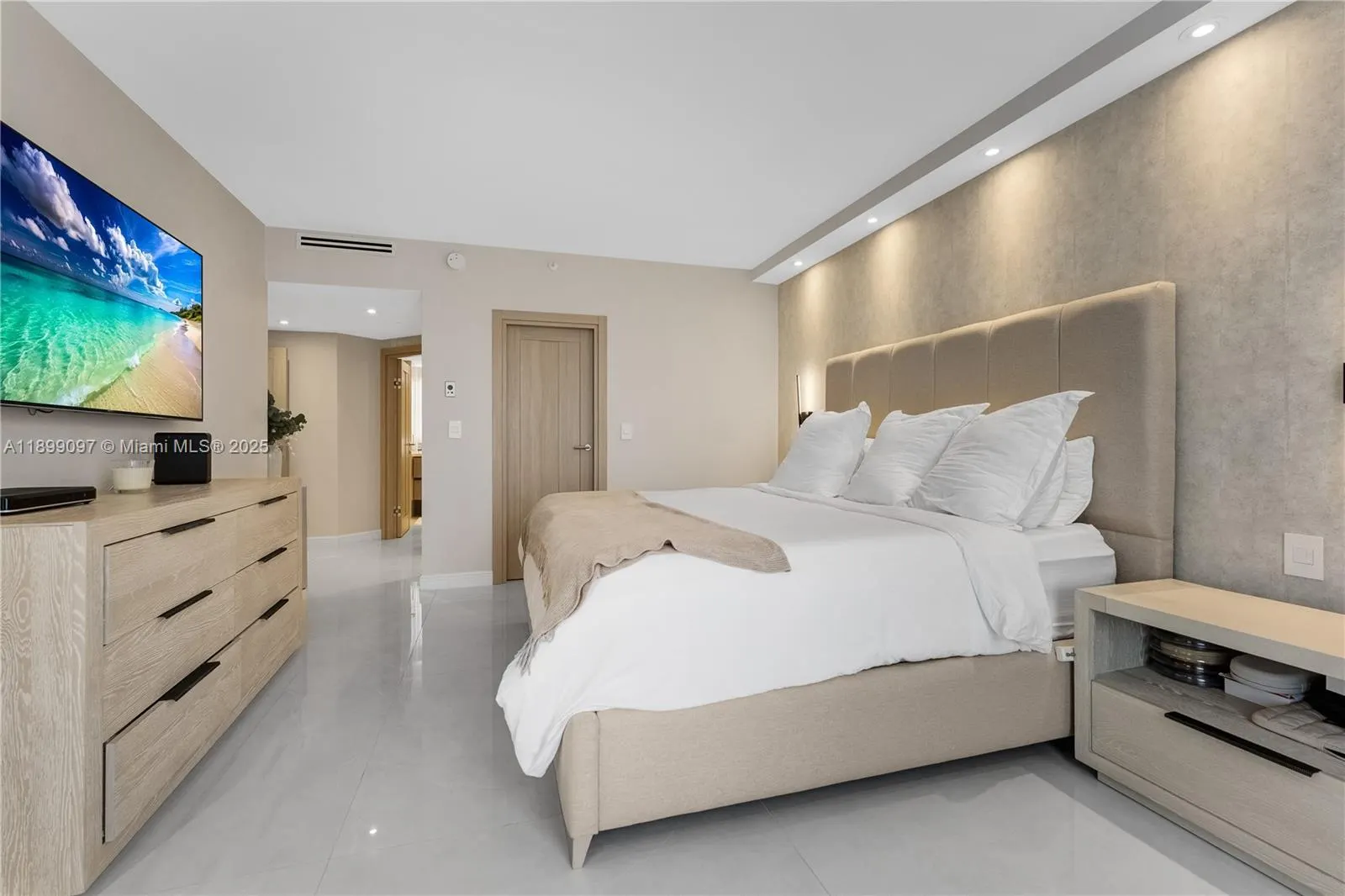 20191 E Country Club Dr, #1603