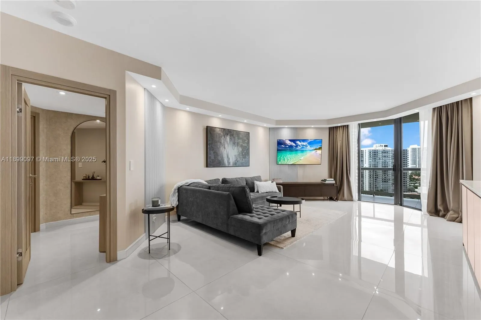 20191 E Country Club Dr, #1603