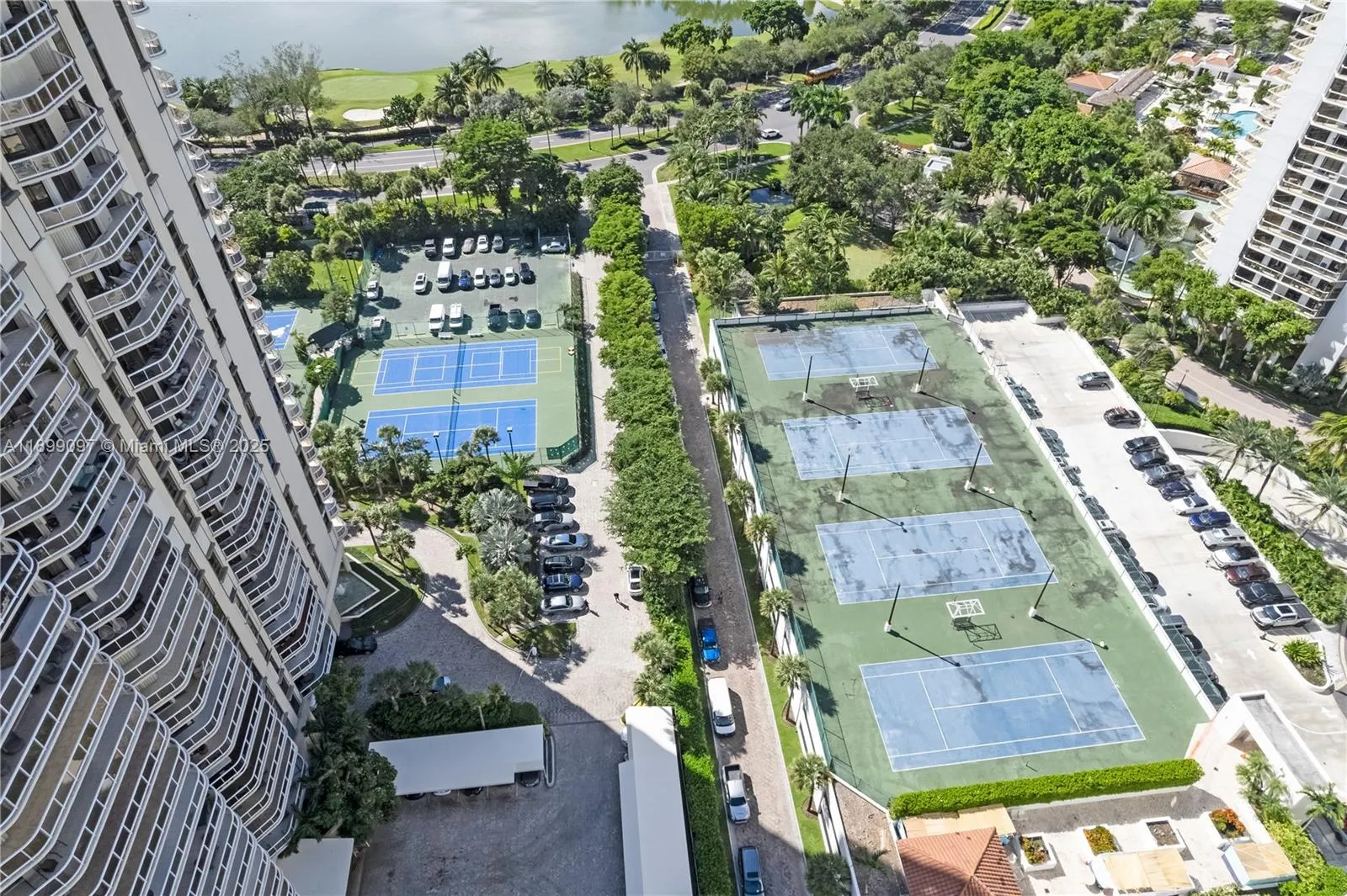 20191 E Country Club Dr, #1603