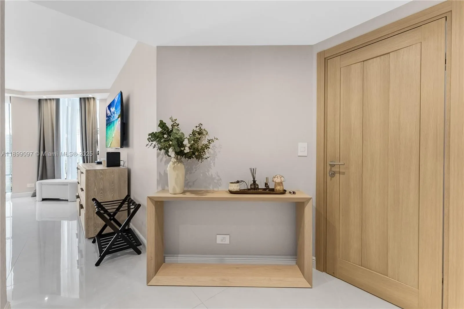 20191 E Country Club Dr, #1603