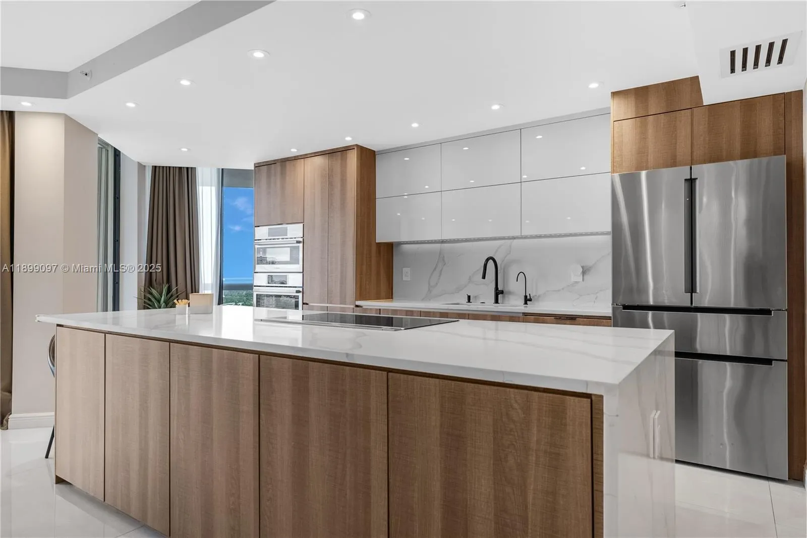 20191 E Country Club Dr, #1603