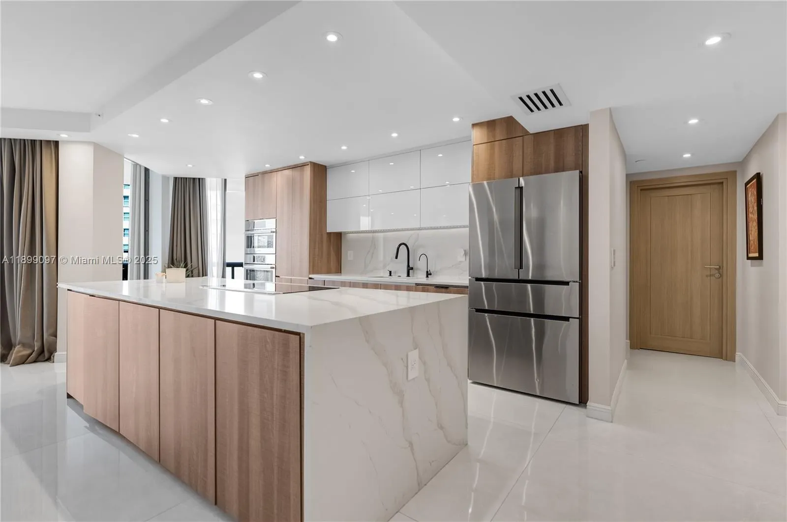 20191 E Country Club Dr, #1603