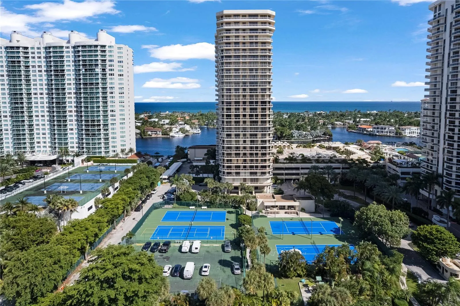 20191 E Country Club Dr, #1603