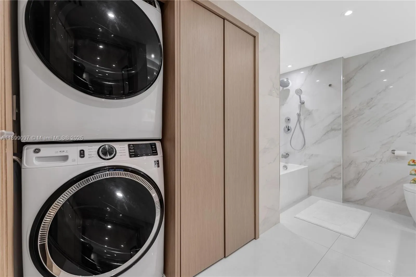 20191 E Country Club Dr, #1603