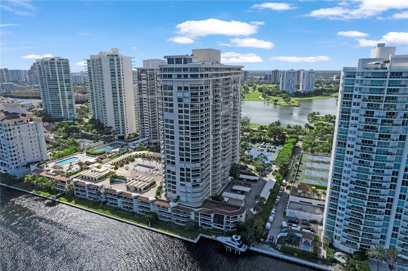 20191 E Country Club Dr, #1603