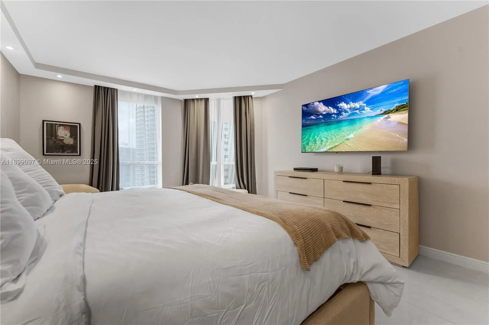 20191 E Country Club Dr, #1603