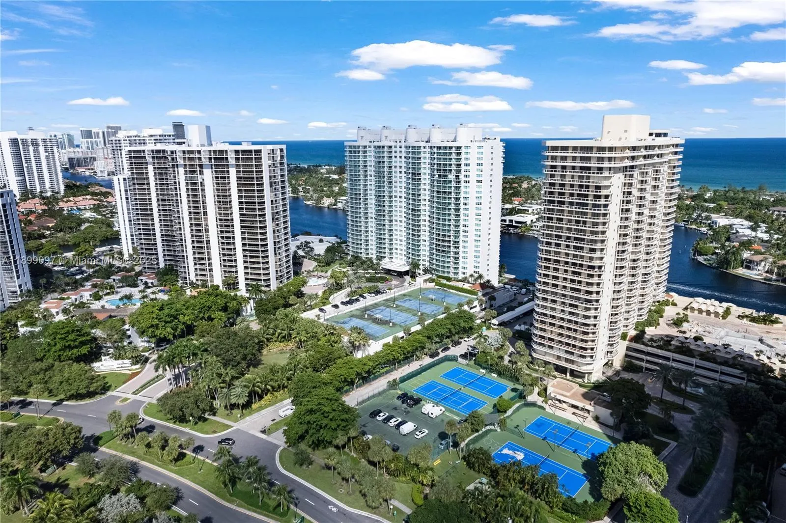 20191 E Country Club Dr, #1603