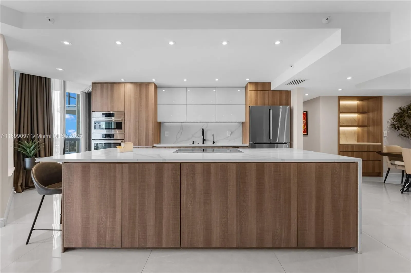 20191 E Country Club Dr, #1603