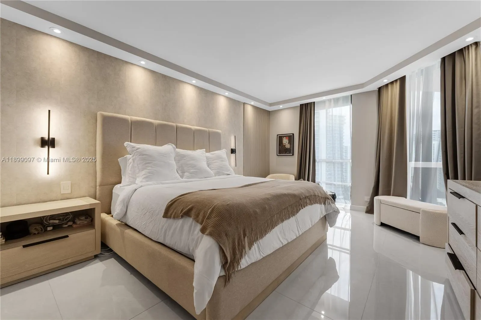 20191 E Country Club Dr, #1603