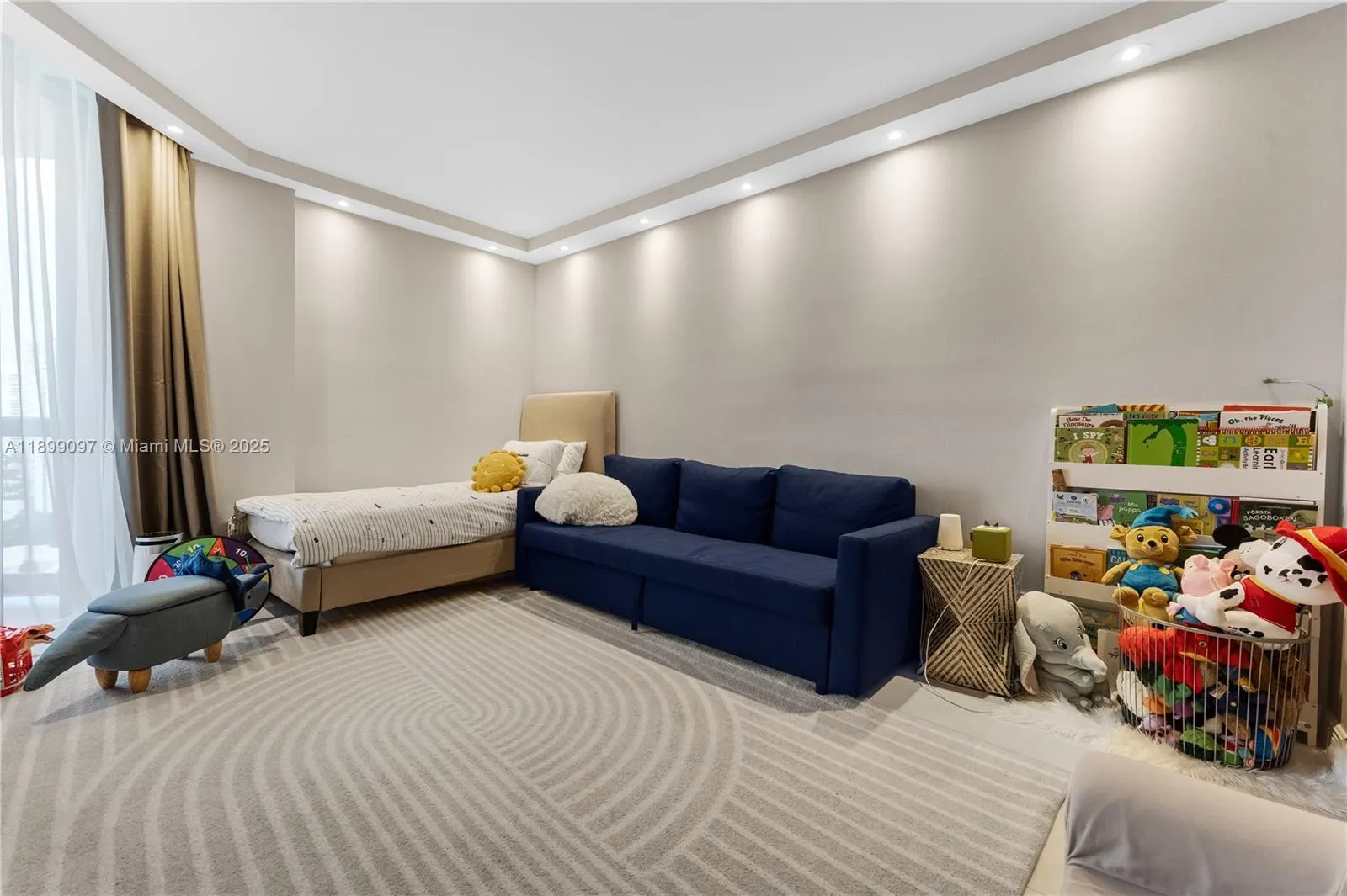 20191 E Country Club Dr, #1603