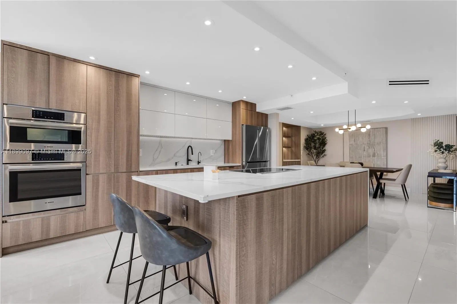 20191 E Country Club Dr, #1603