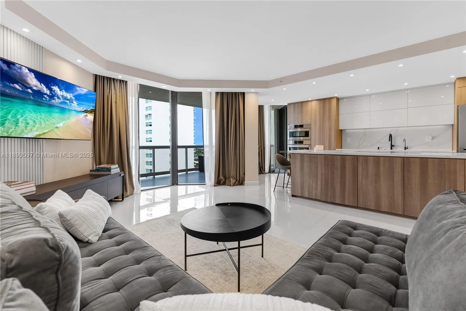 20191 E Country Club Dr, #1603