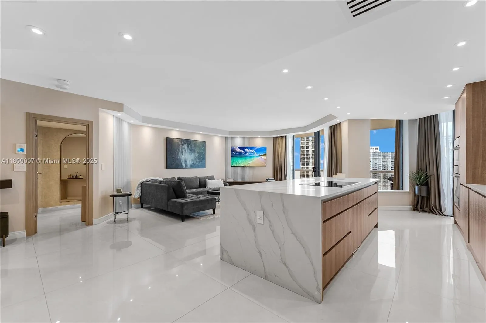 20191 E Country Club Dr, #1603