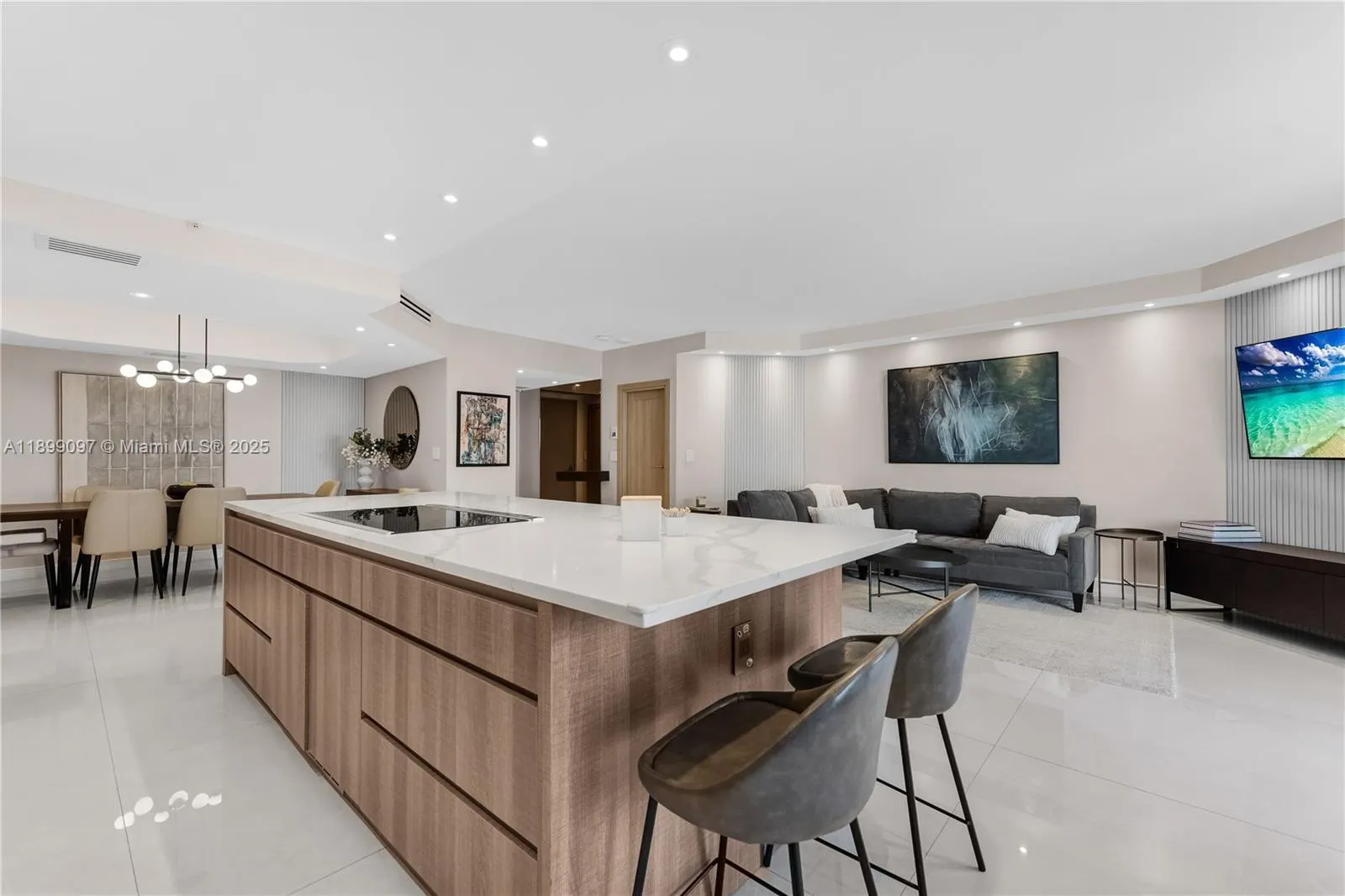 20191 E Country Club Dr, #1603
