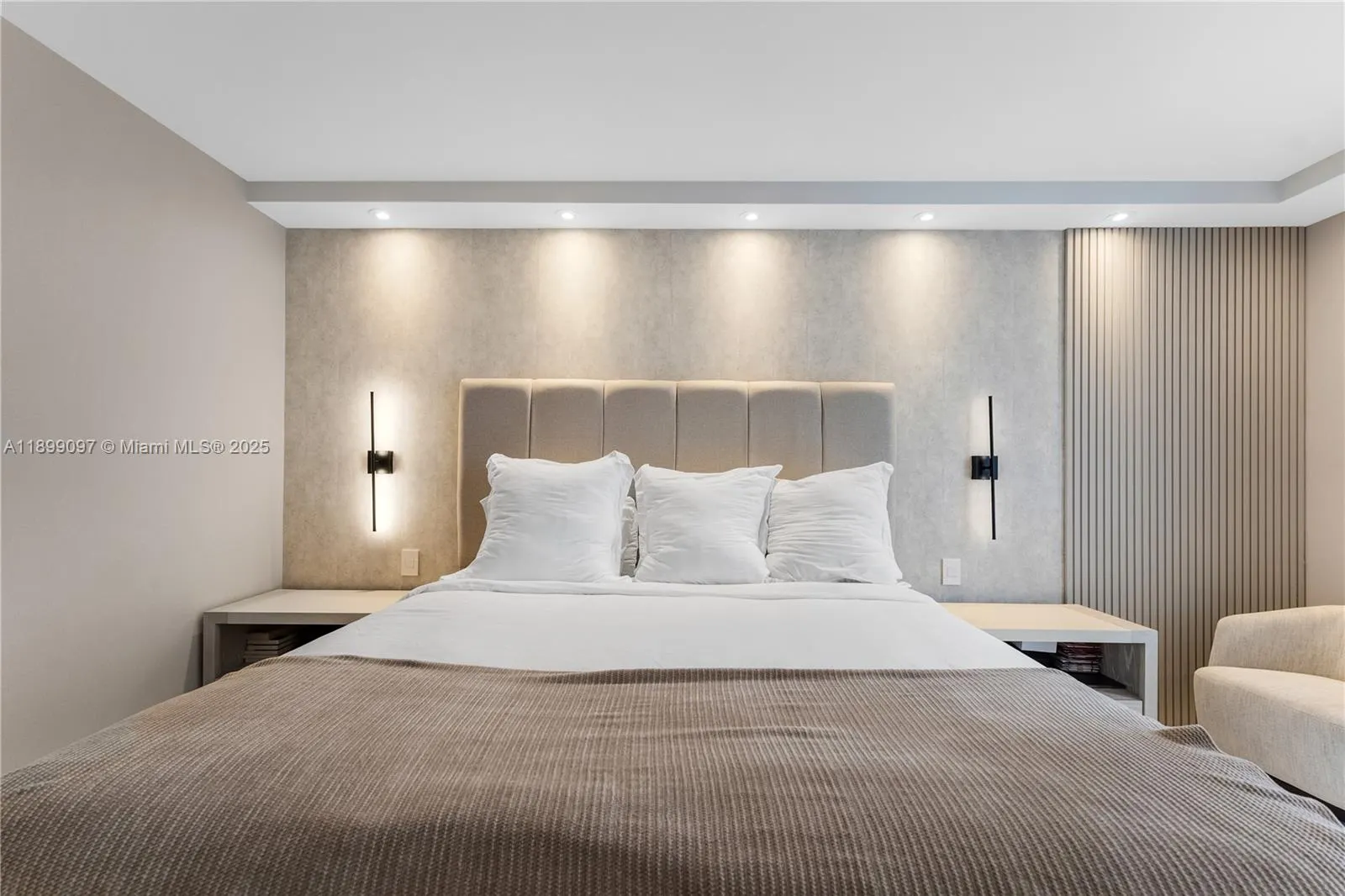 20191 E Country Club Dr, #1603