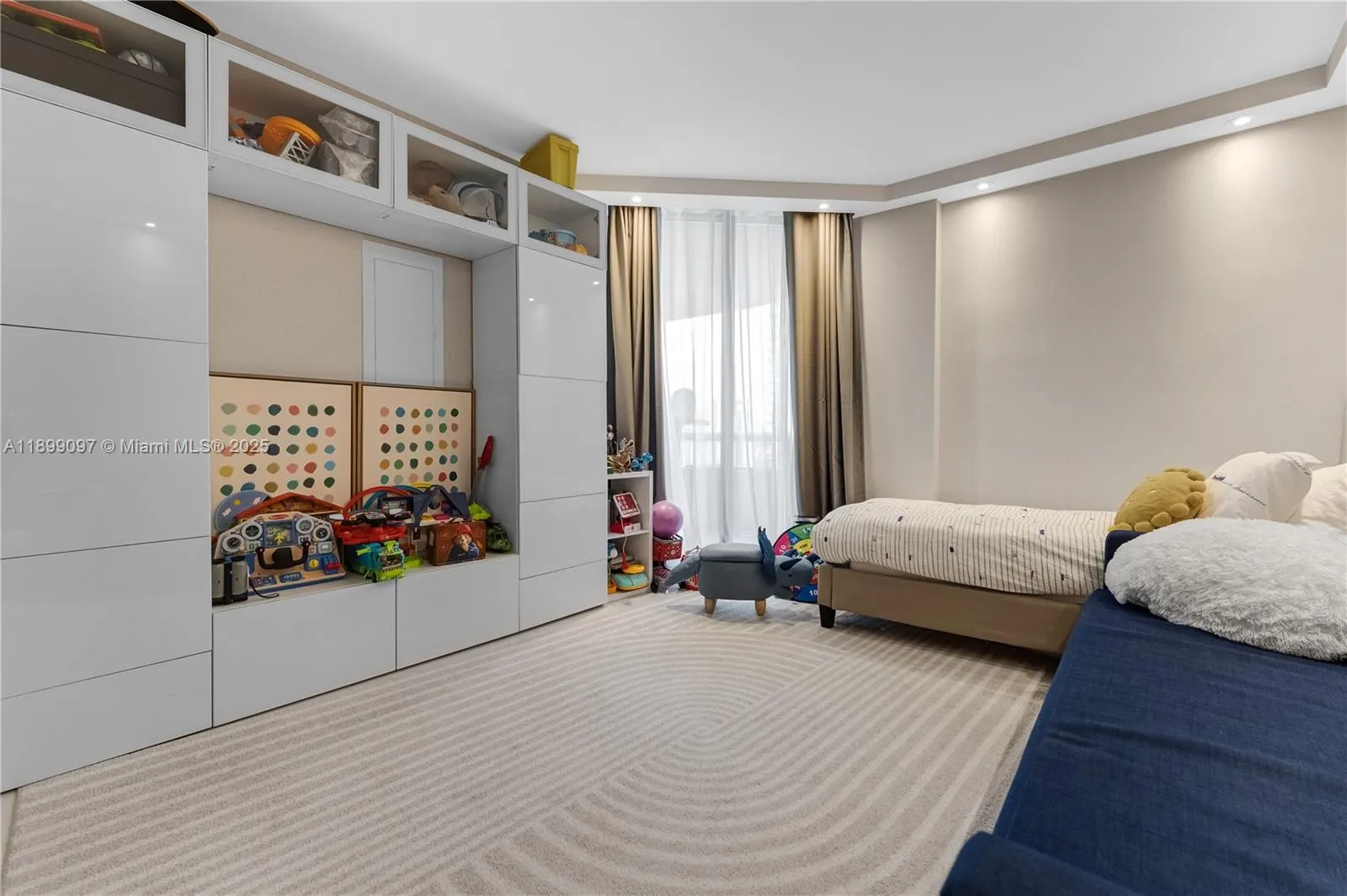 20191 E Country Club Dr, #1603