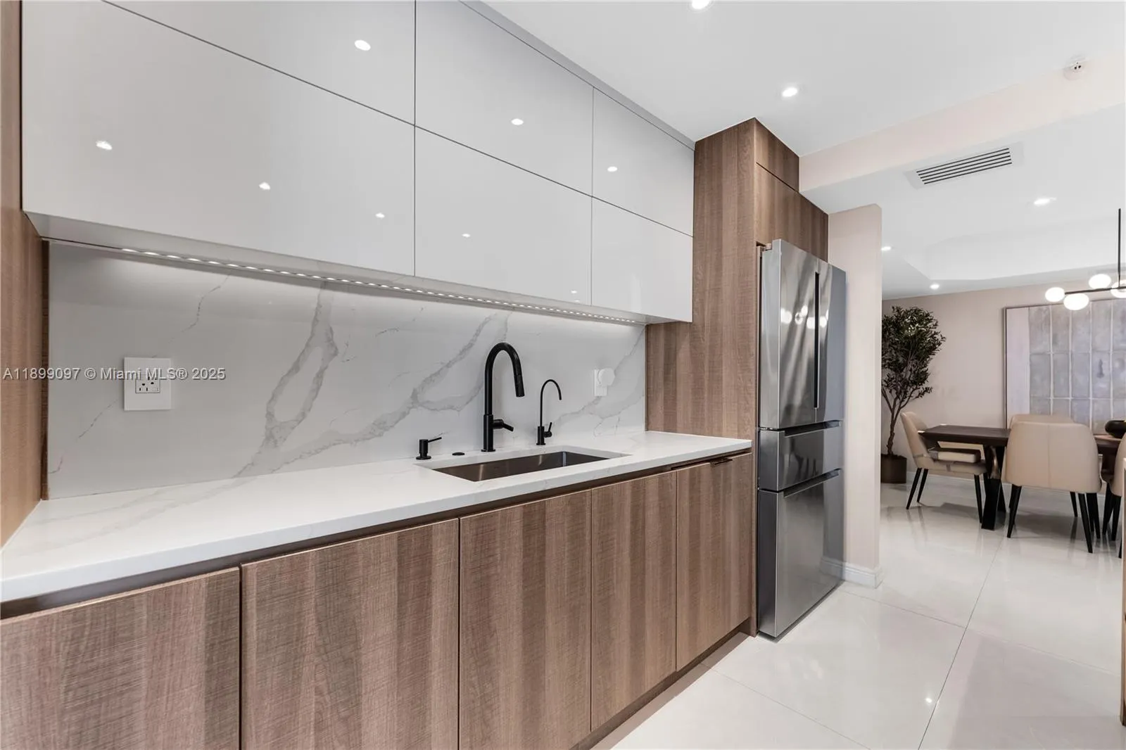20191 E Country Club Dr, #1603