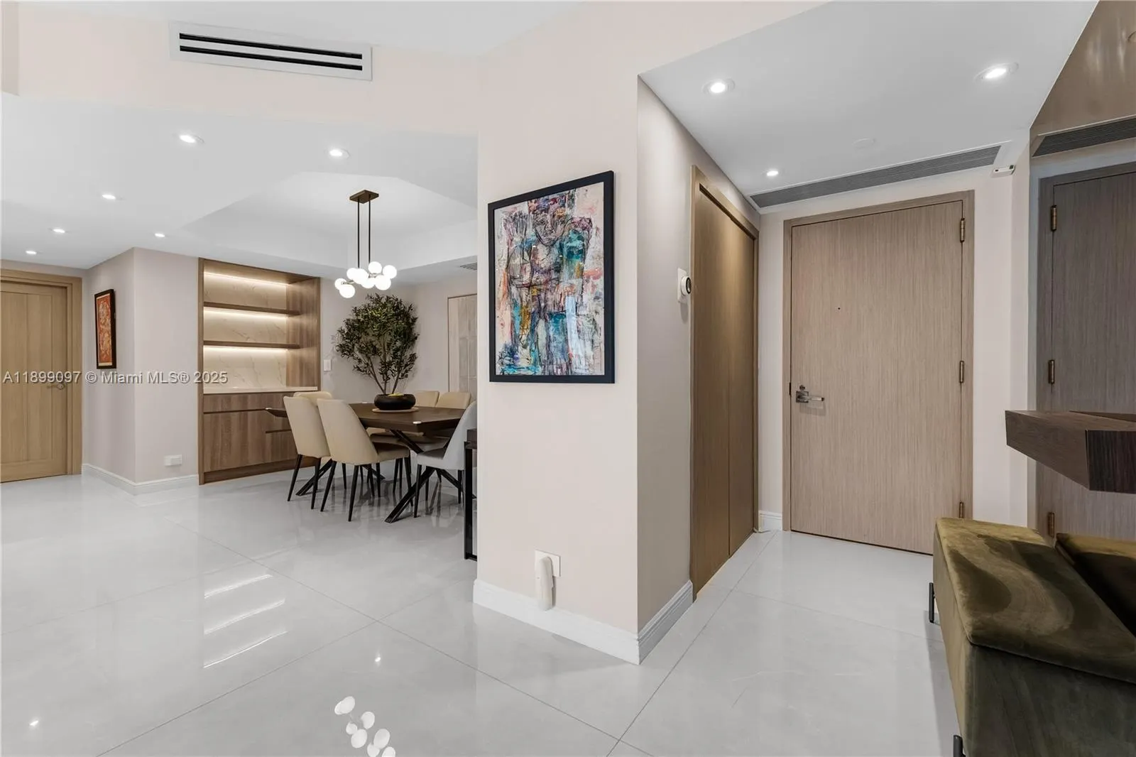20191 E Country Club Dr, #1603