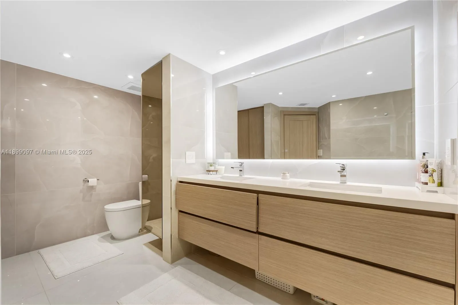 20191 E Country Club Dr, #1603