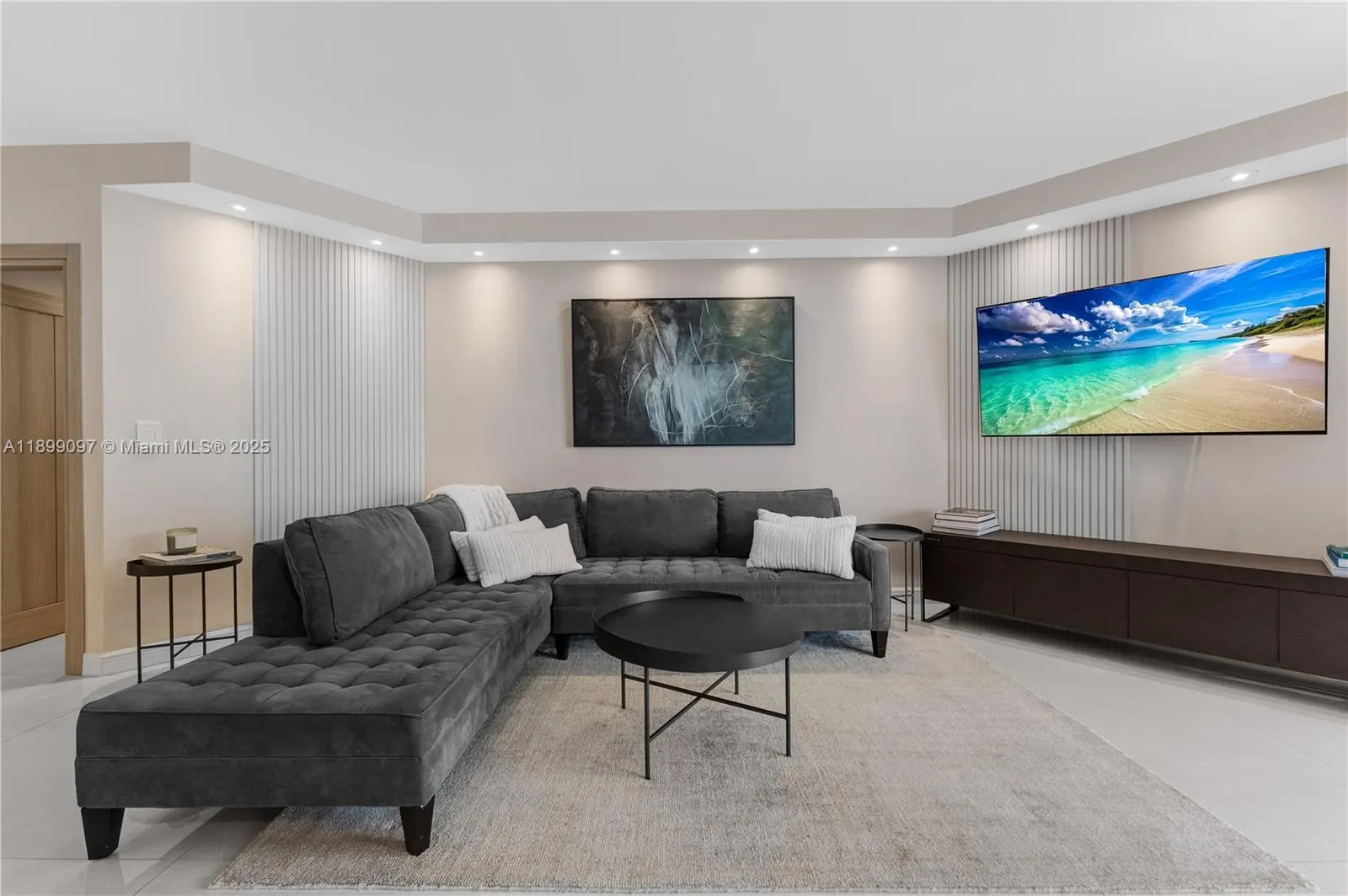 20191 E Country Club Dr, #1603