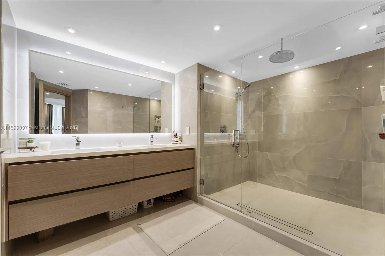 20191 E Country Club Dr, #1603