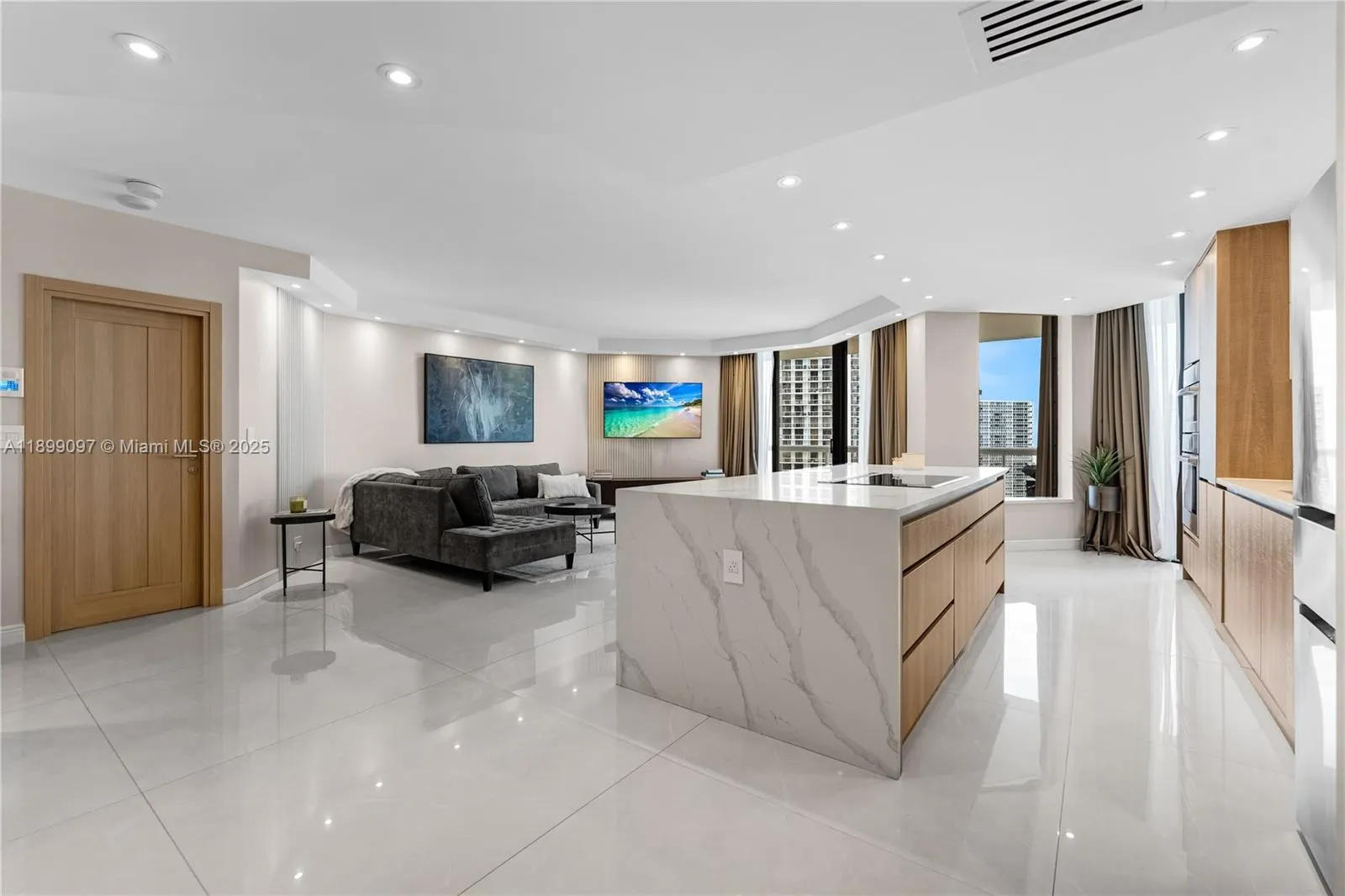 20191 E Country Club Dr, #1603
